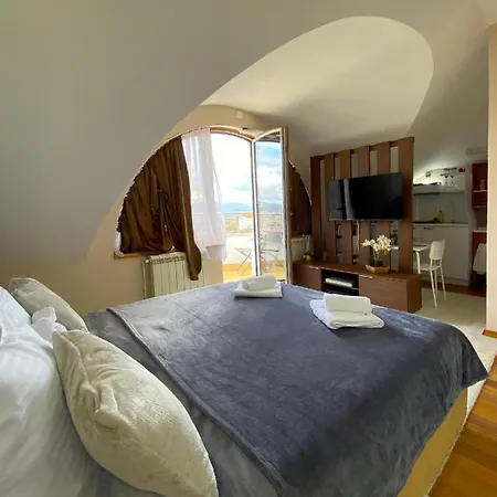 Freya Apartment